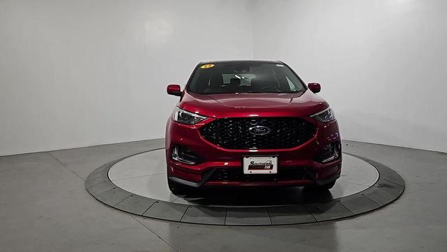 Photo of 2022 Rapid Red Metallic Tinted Clearcoat Ford Edge