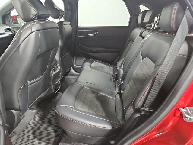 Photo of 2022 Rapid Red Metallic Tinted Clearcoat Ford Edge