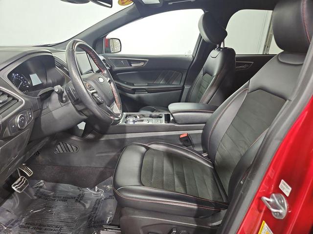 Photo of 2022 Rapid Red Metallic Tinted Clearcoat Ford Edge