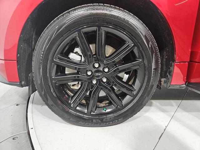 Photo of 2022 Rapid Red Metallic Tinted Clearcoat Ford Edge