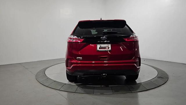 Photo of 2022 Rapid Red Metallic Tinted Clearcoat Ford Edge