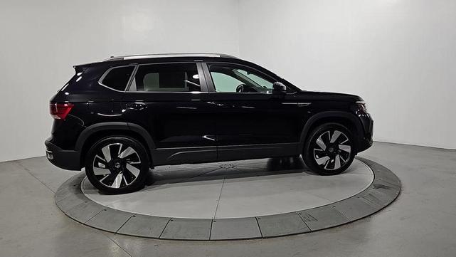 Photo of 2024 Deep Black Pearl Effect Volkswagen Taos
