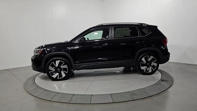 Photo of 2024 Deep Black Pearl Effect Volkswagen Taos