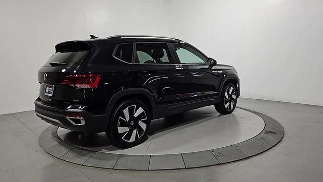 Photo of 2024 Deep Black Pearl Effect Volkswagen Taos