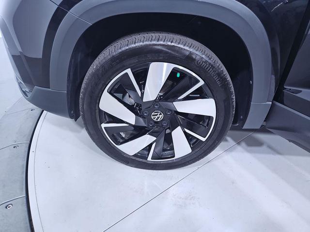 Photo of 2024 Deep Black Pearl Effect Volkswagen Taos