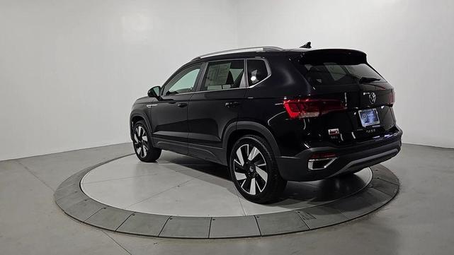 Photo of 2024 Deep Black Pearl Effect Volkswagen Taos