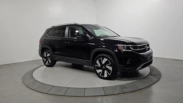 Photo of 2024 Deep Black Pearl Effect Volkswagen Taos