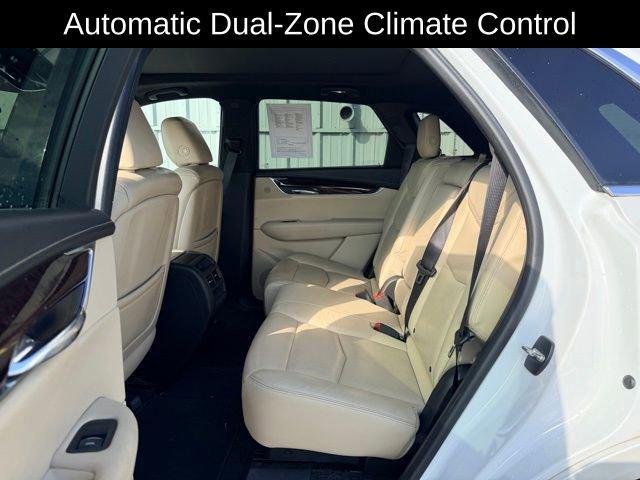Photo of 2017 Crystal White Tricoat Cadillac XT5
