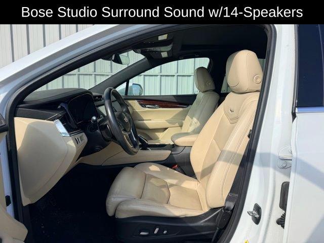 Photo of 2017 Crystal White Tricoat Cadillac XT5