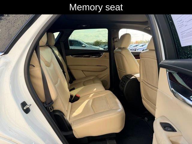 Photo of 2017 Crystal White Tricoat Cadillac XT5