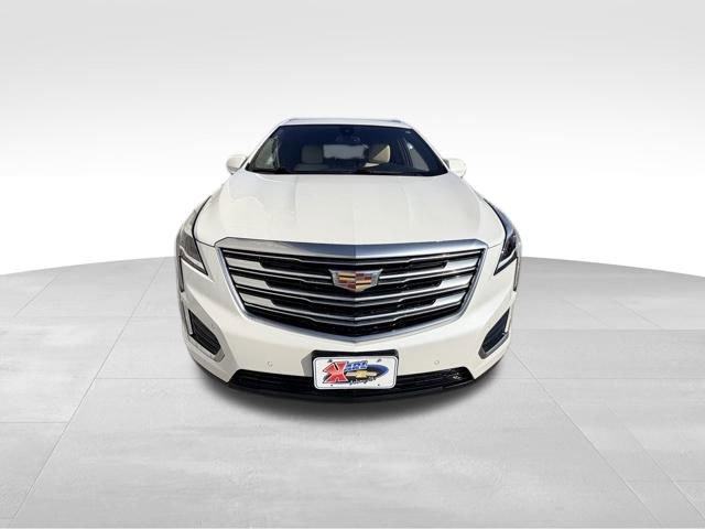 Photo of 2017 Crystal White Tricoat Cadillac XT5
