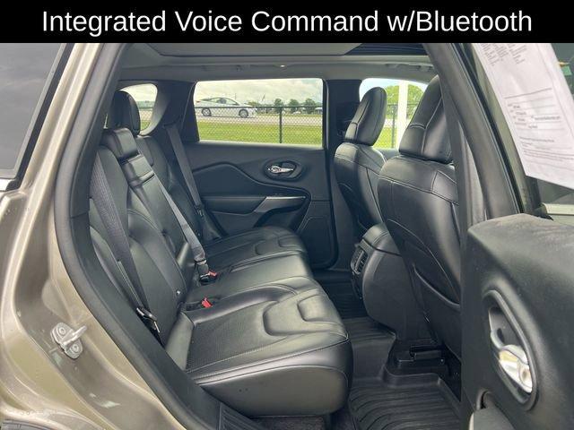 Photo of 2019 Light Brownstone Pearlcoat Jeep Cherokee