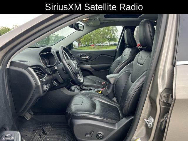 Photo of 2019 Light Brownstone Pearlcoat Jeep Cherokee