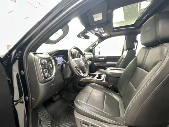 Photo of 2022 Mosaic Black Metallic Chevrolet Silverado 2500
