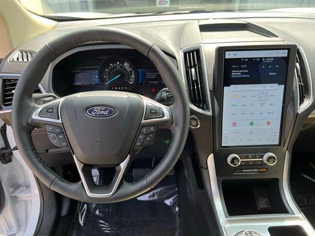 Photo of 2024 Oxford White Ford Edge