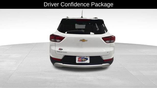 Photo of 2021 Summit White Chevrolet Trailblazer