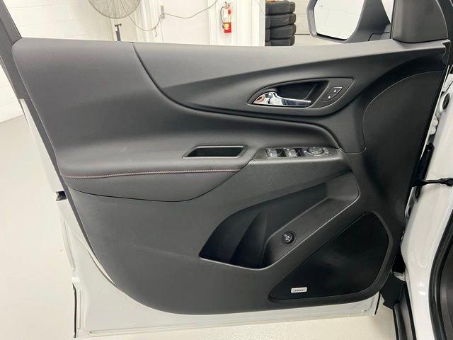 Photo of 2022 Summit White Chevrolet Equinox