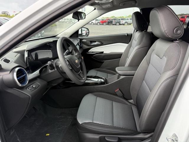 Photo of 2025 Summit White Chevrolet Trax