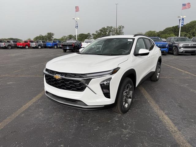 Photo of 2025 Summit White Chevrolet Trax