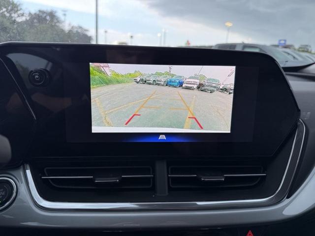 Photo of 2025 Summit White Chevrolet Trax