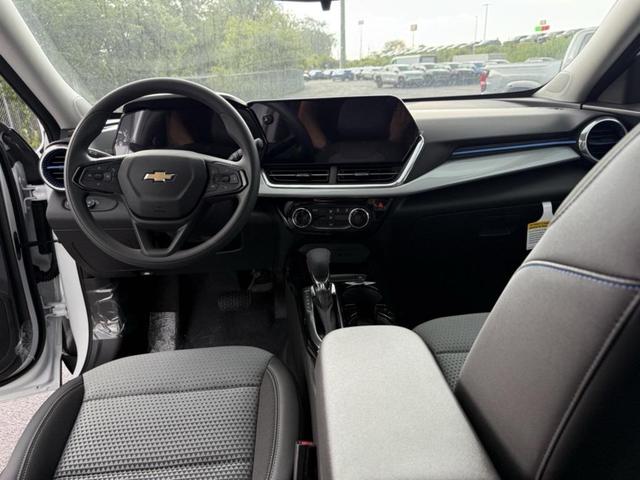Photo of 2025 Summit White Chevrolet Trax