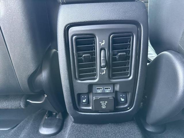 Photo of 2023 DB Black Crystal Clearcoat Dodge Durango