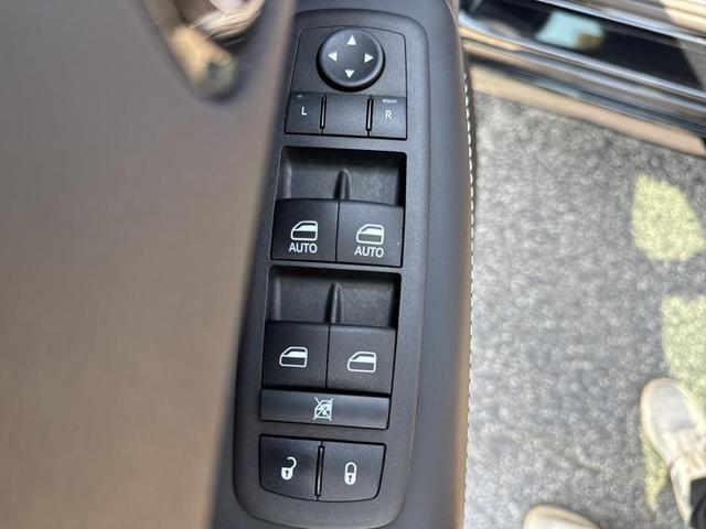 Photo of 2023 DB Black Crystal Clearcoat Dodge Durango