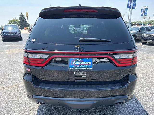 Photo of 2023 DB Black Crystal Clearcoat Dodge Durango