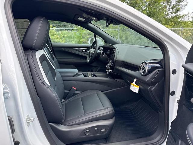 Photo of 2025 Summit White Chevrolet Blazer EV