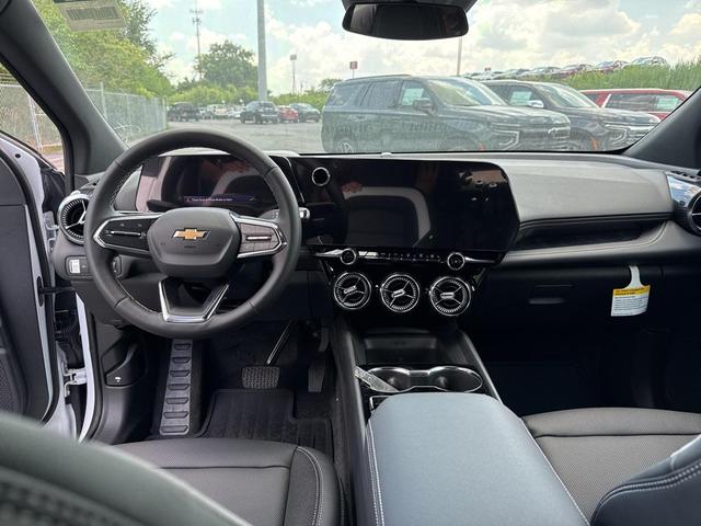 Photo of 2025 Summit White Chevrolet Blazer EV