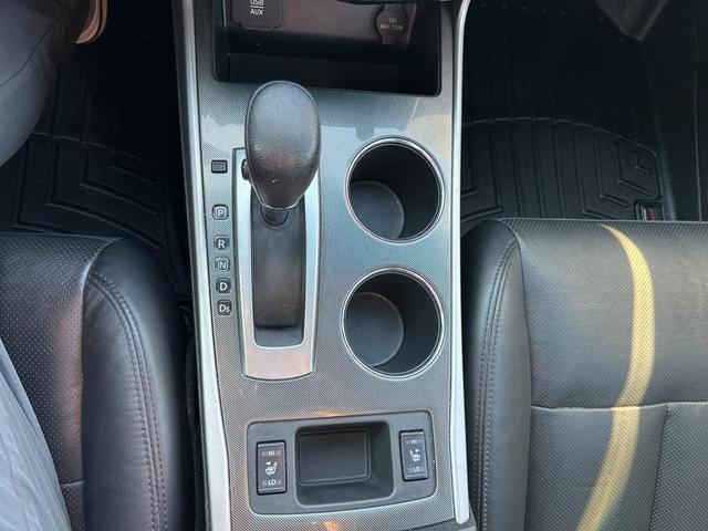 Photo of 2015 Super Black Clearcoat Nissan Altima