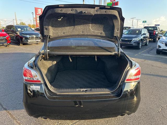 Photo of 2015 Super Black Clearcoat Nissan Altima