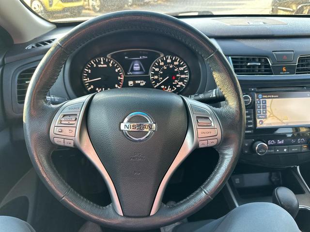 Photo of 2015 Super Black Clearcoat Nissan Altima