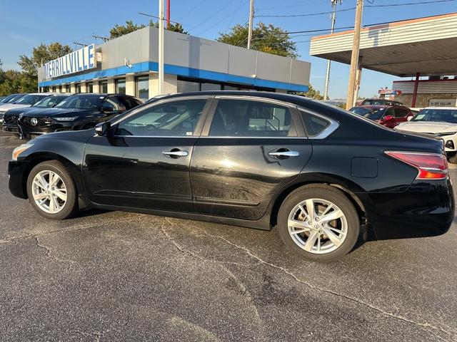 Photo of 2015 Super Black Clearcoat Nissan Altima
