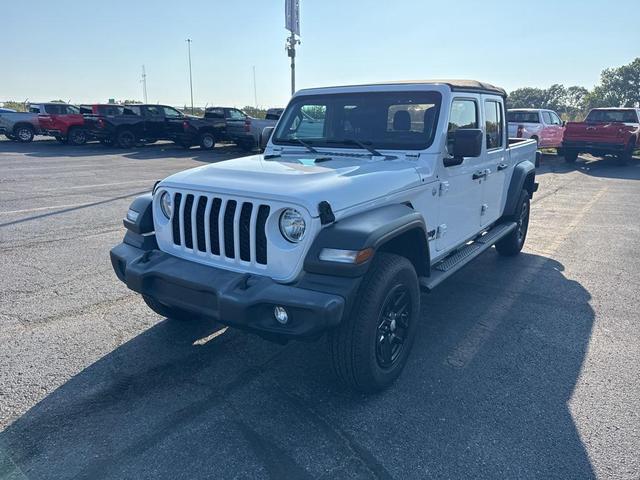 Photo of 2020 Bright White Clearcoat Jeep Gladiator