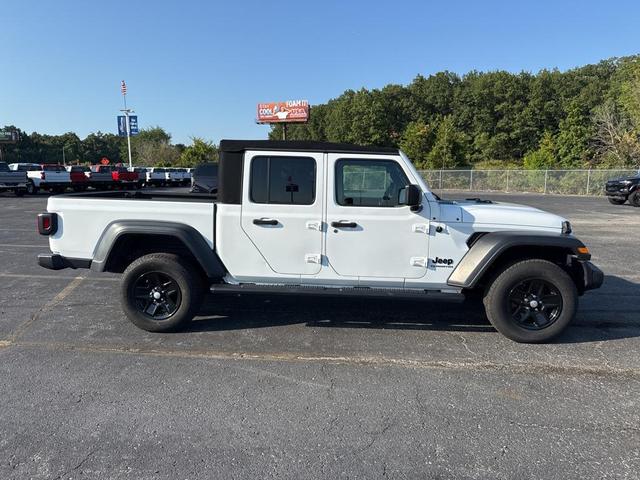 Photo of 2020 Bright White Clearcoat Jeep Gladiator