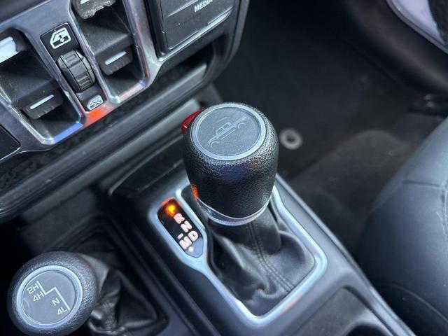 Photo of 2020 Bright White Clearcoat Jeep Gladiator