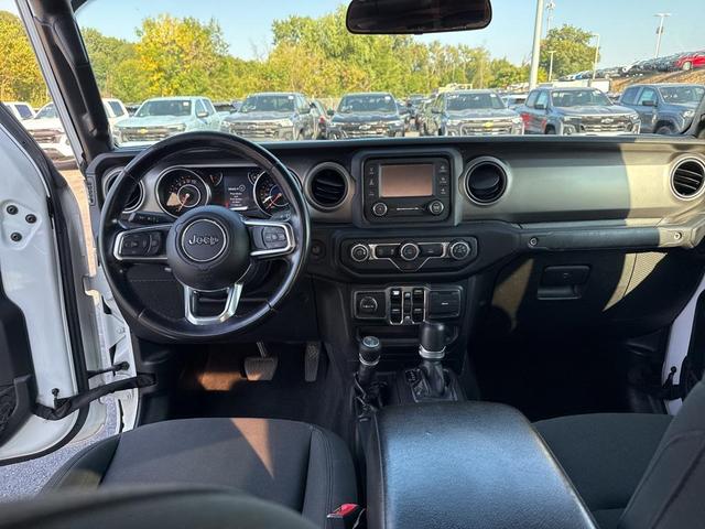 Photo of 2020 Bright White Clearcoat Jeep Gladiator
