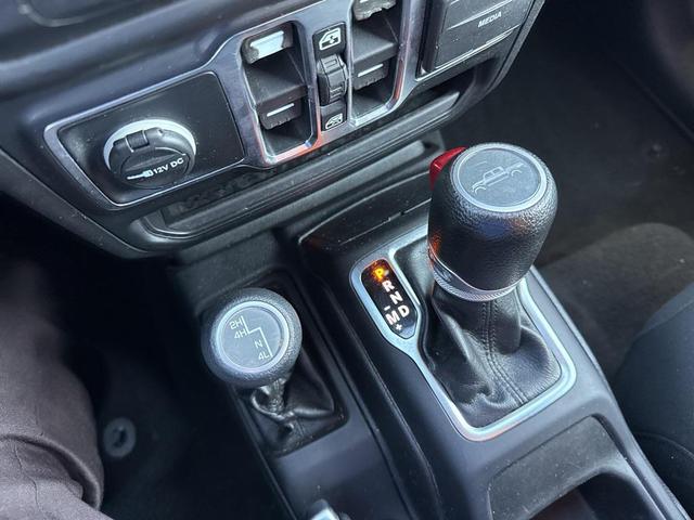 Photo of 2020 Bright White Clearcoat Jeep Gladiator