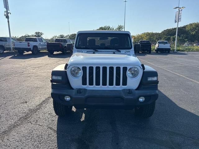 Photo of 2020 Bright White Clearcoat Jeep Gladiator