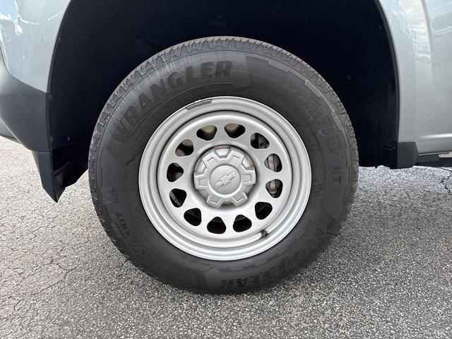 Photo of 2023 Sterling Gray Metallic Chevrolet Colorado