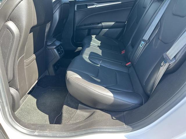 Photo of 2013 White Platinum Clearcoat Metallic Ford Fusion Hybrid