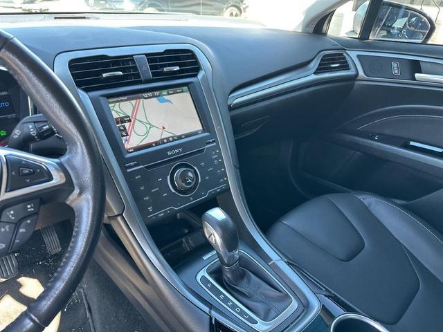 Photo of 2013 White Platinum Clearcoat Metallic Ford Fusion Hybrid