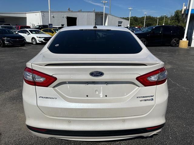 Photo of 2013 White Platinum Clearcoat Metallic Ford Fusion Hybrid