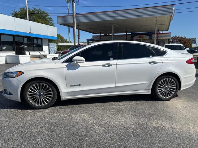Photo of 2013 White Platinum Clearcoat Metallic Ford Fusion Hybrid