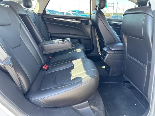 Photo of 2013 White Platinum Clearcoat Metallic Ford Fusion Hybrid