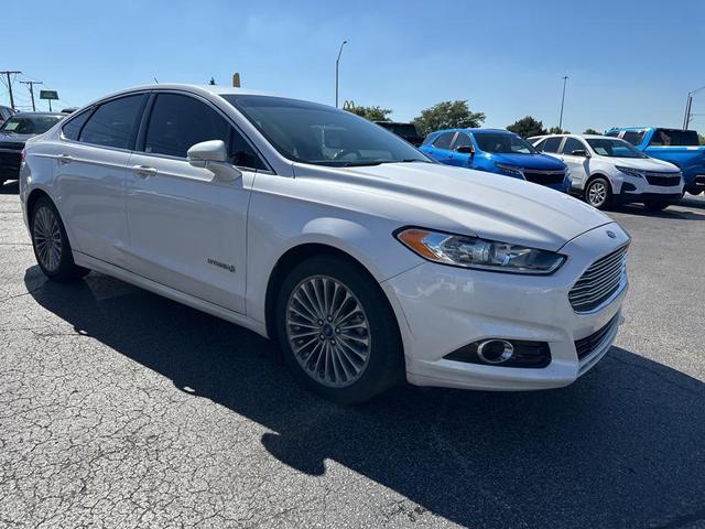 Photo of 2013 White Platinum Clearcoat Metallic Ford Fusion Hybrid