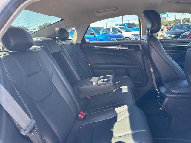 Photo of 2013 White Platinum Clearcoat Metallic Ford Fusion Hybrid