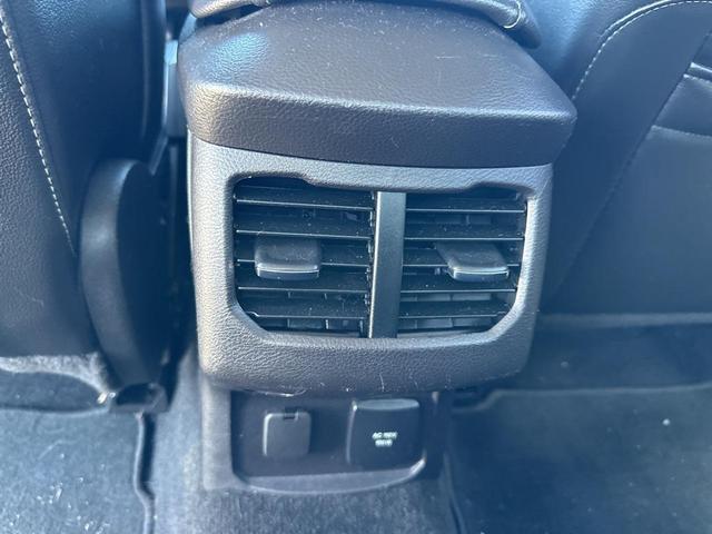 Photo of 2013 White Platinum Clearcoat Metallic Ford Fusion Hybrid