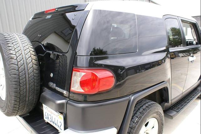 Photo of 2009 Black Toyota FJ Cruiser
